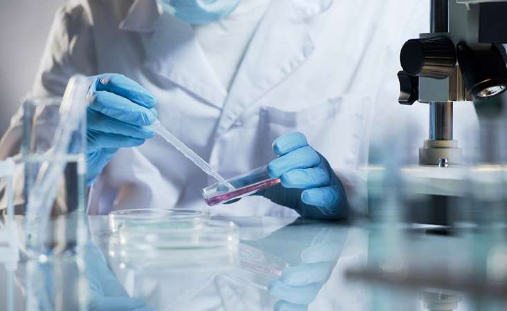 Feature image clinical trials researcher in lab