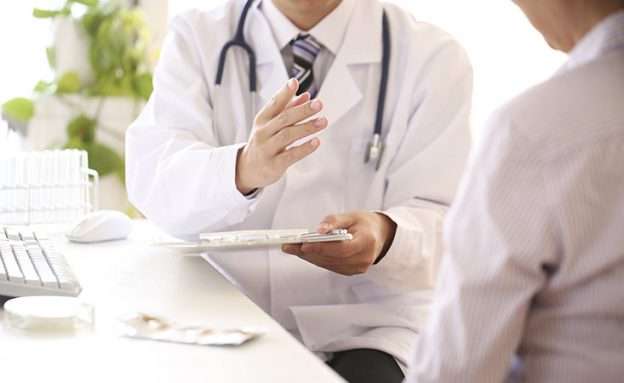 Feature image A person at high risk for pancreatic cancer speaks with a specialist about ways to help screen for the disease