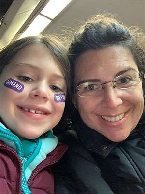 Pancreatic cancer celebrates her 38th birthday with her daughter