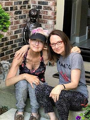 Pancreatic cancer survivor and her sister who referred her to a precision medicine service