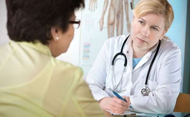 Feature image Patient asks her doctor questions about pancreatic cancer treatment