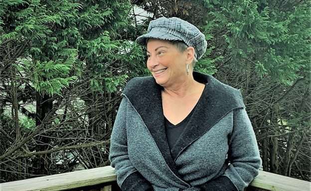 Feature image Pancreatic cancer survivor, smiling and staying positive