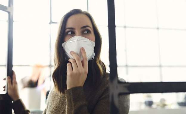 Feature image Pancreatic cancer caregiver wearing a mask recovers from coronavirus (COVID-19) symptoms