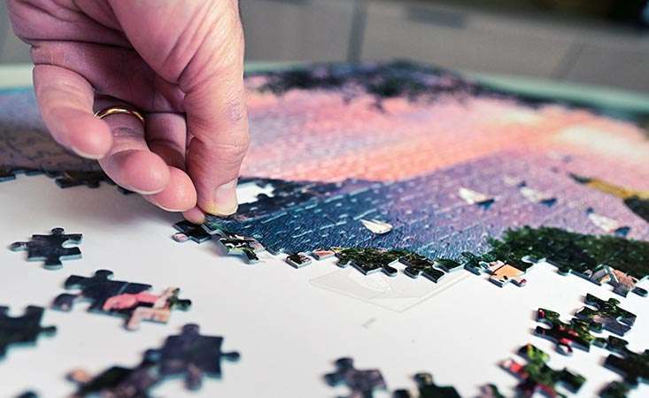 Pancreatic cancer patient does jigsaw puzzle to stay mentally sharp