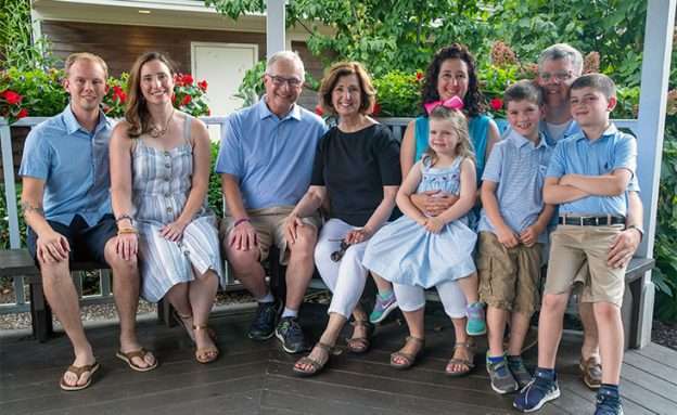 Feature image Stage IV pancreatic cancer survivor and family on summer vacation