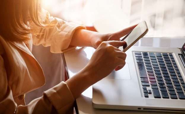 Feature image Pancreatic cancer patient calls to get information and support