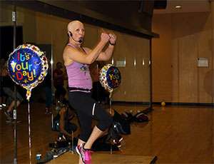 Stage 4 pancreatic cancer survivor teaches a kickboxing class at her local YMCA