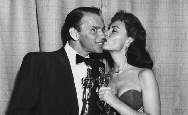 Feature image Black and white photo of Donna Reed and Frank Sinatra with their Oscars