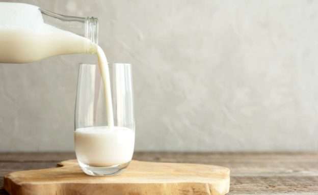 Feature image Milk and dairy-free milk alternatives, which can be good options for pancreatic cancer patients