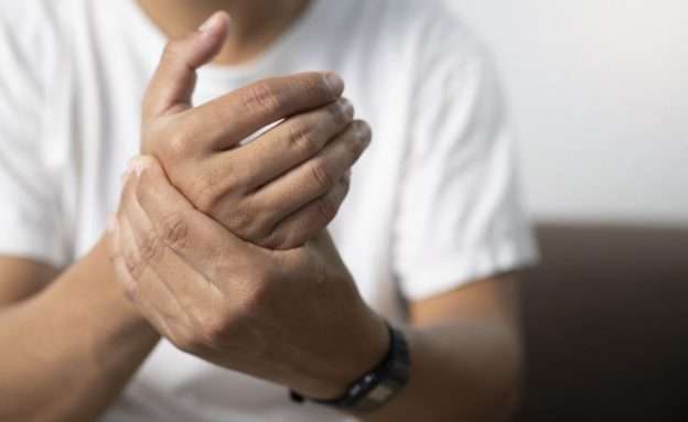 Feature image Pancreatic cancer patient feels burning in his hands due to neuropathy, a chemo side effect