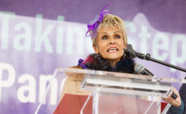 Feature image Vicky Waterman, pancreatic cancer survivor, at PanCAN PurpleStride Chicago 2022